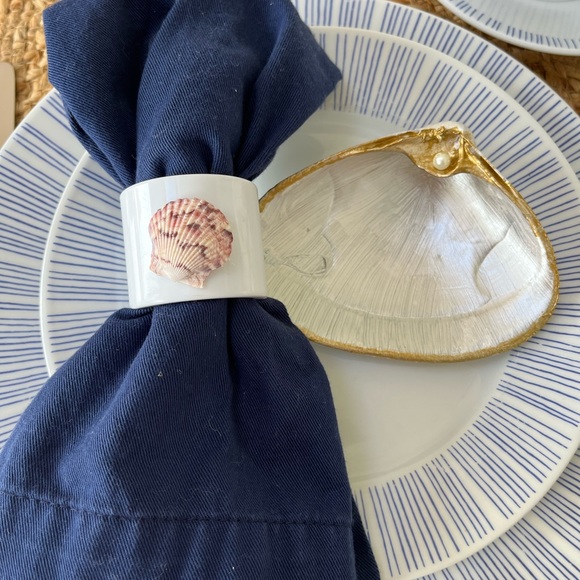 🌻6-Pearl painted and gold embossed shells with pearl - Picture 4 of 16